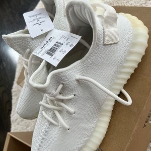 Authentic Yeezy Boost 350 mens size 9 US BNWT never worn